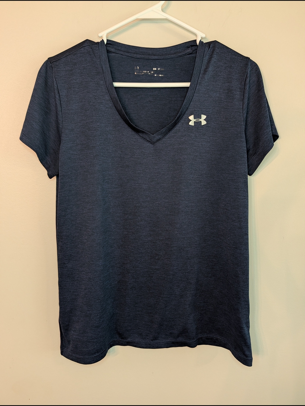 Under Armour Women's Navy V-Neck Short Sleeve Heatgear Small